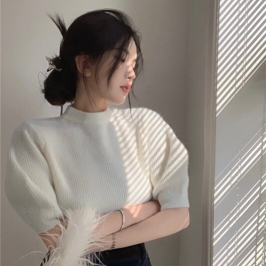 高品质半高领针织上衣